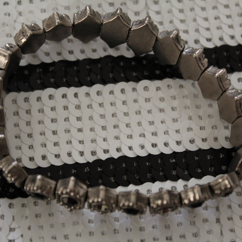 Costume Jewelry Bracelet - Picture 2 of 2